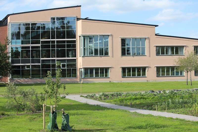 Institutional building